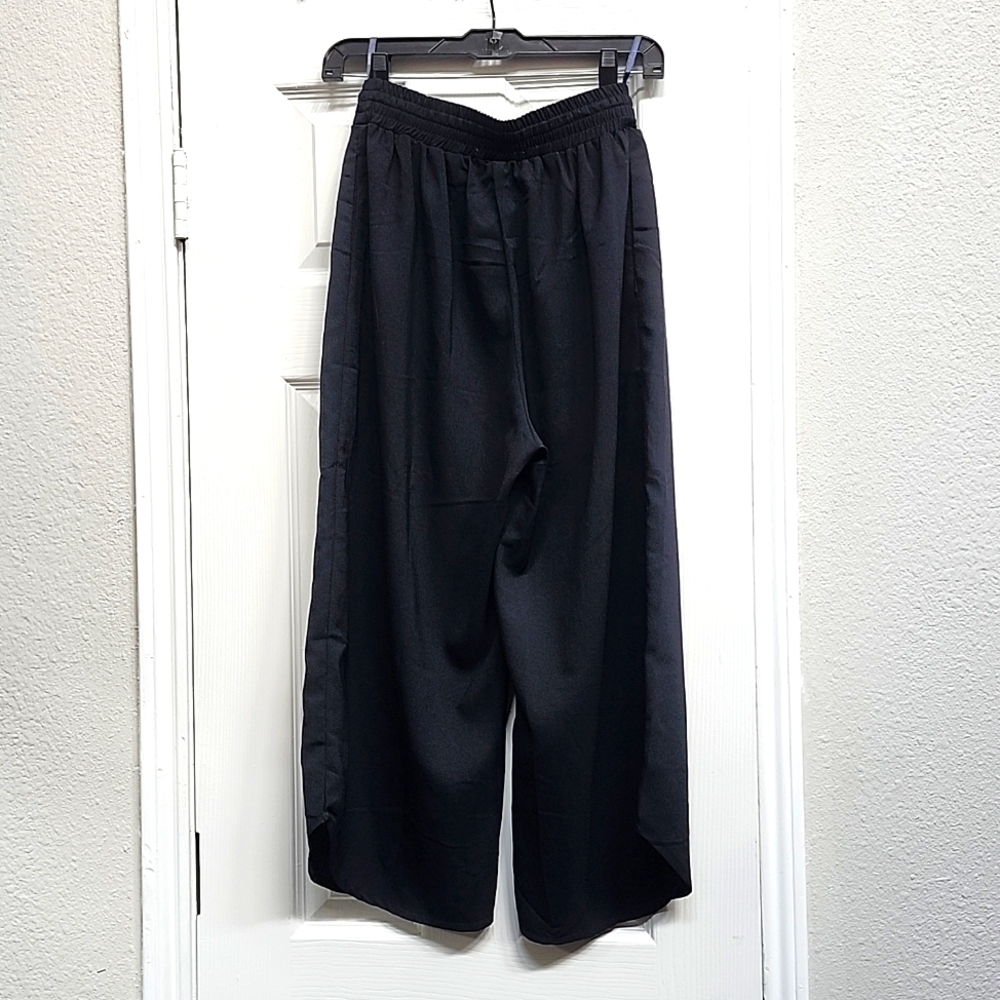 She + Sky Black Cropped Flowy Pants, Size M - Picture 4 of 7
